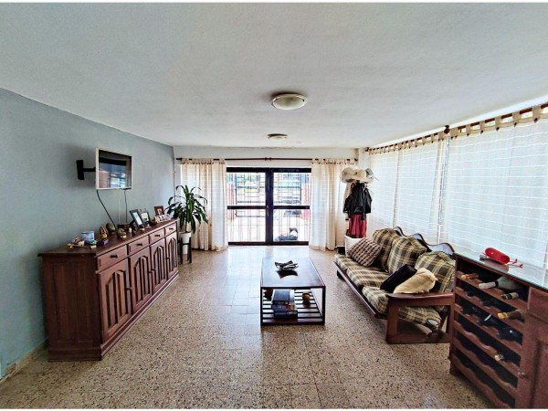 Casa Cinco Dormitorios Funes