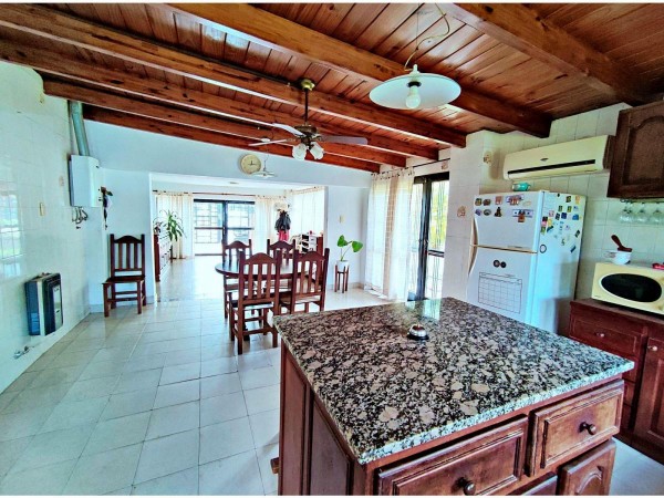 Casa Cinco Dormitorios Funes