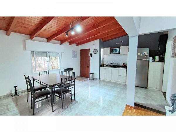 Casa Cinco Dormitorios Funes