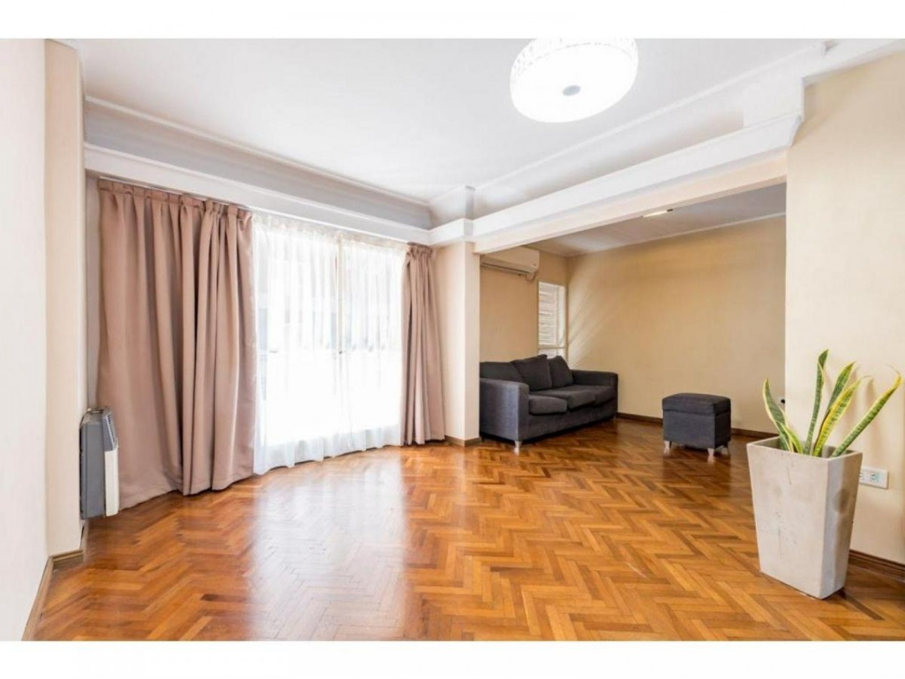 Departamento Cuatro Dormitorios con Balcon Reciclado