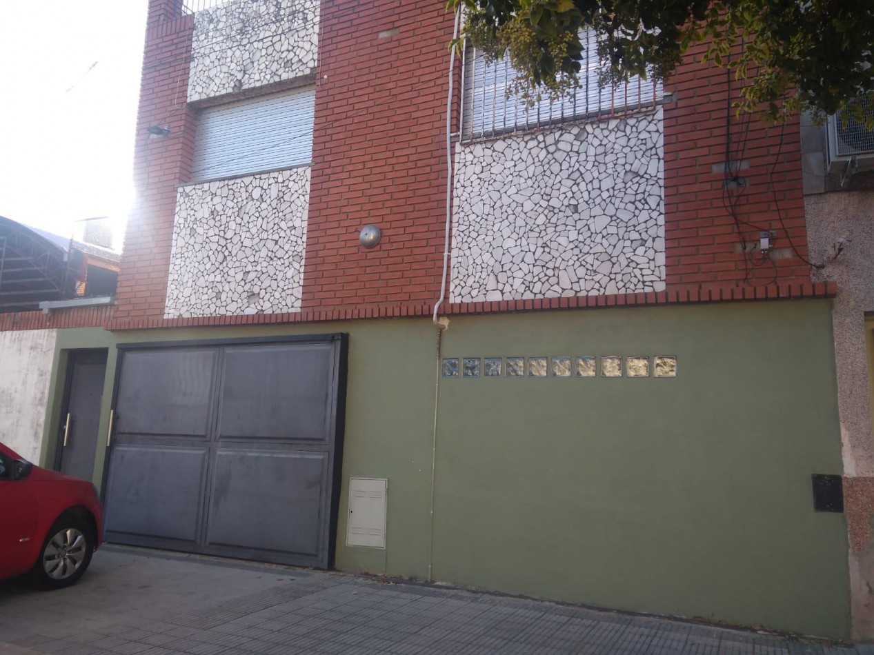 Casa 3 Dormitorios con Cochera y Piscina zona Sur