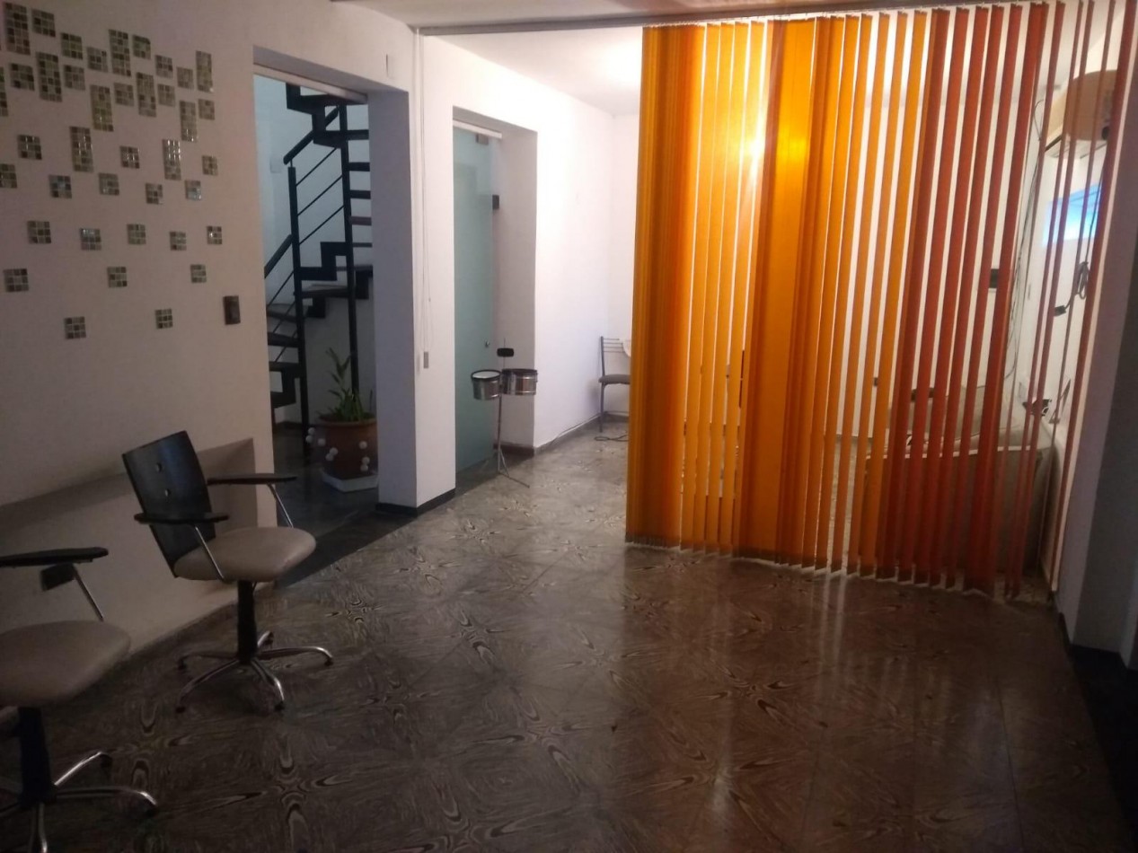 Casa 3 Dormitorios con Cochera y Piscina zona Sur