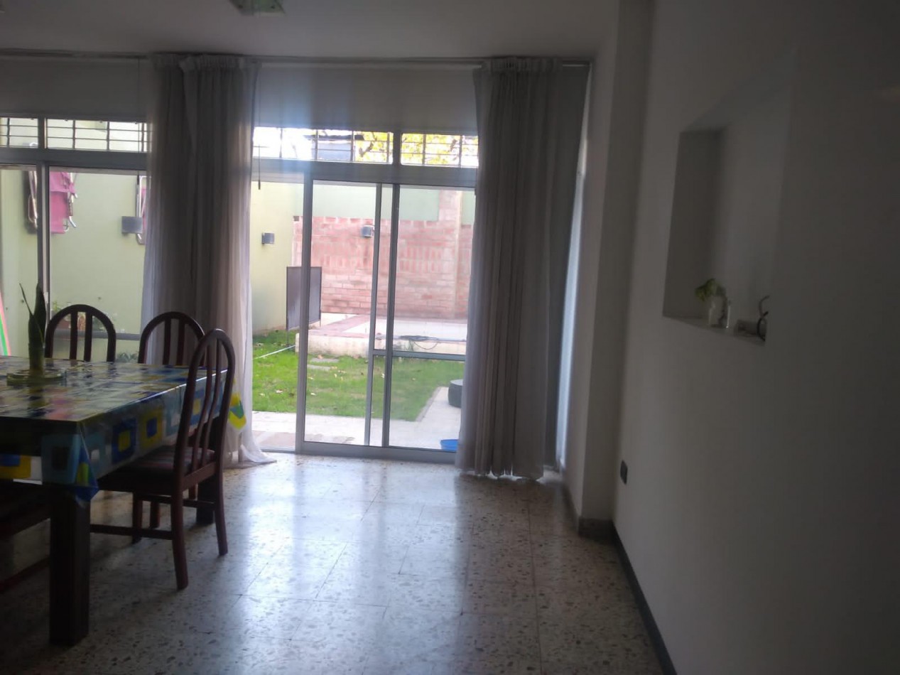 Casa 3 Dormitorios con Cochera y Piscina zona Sur