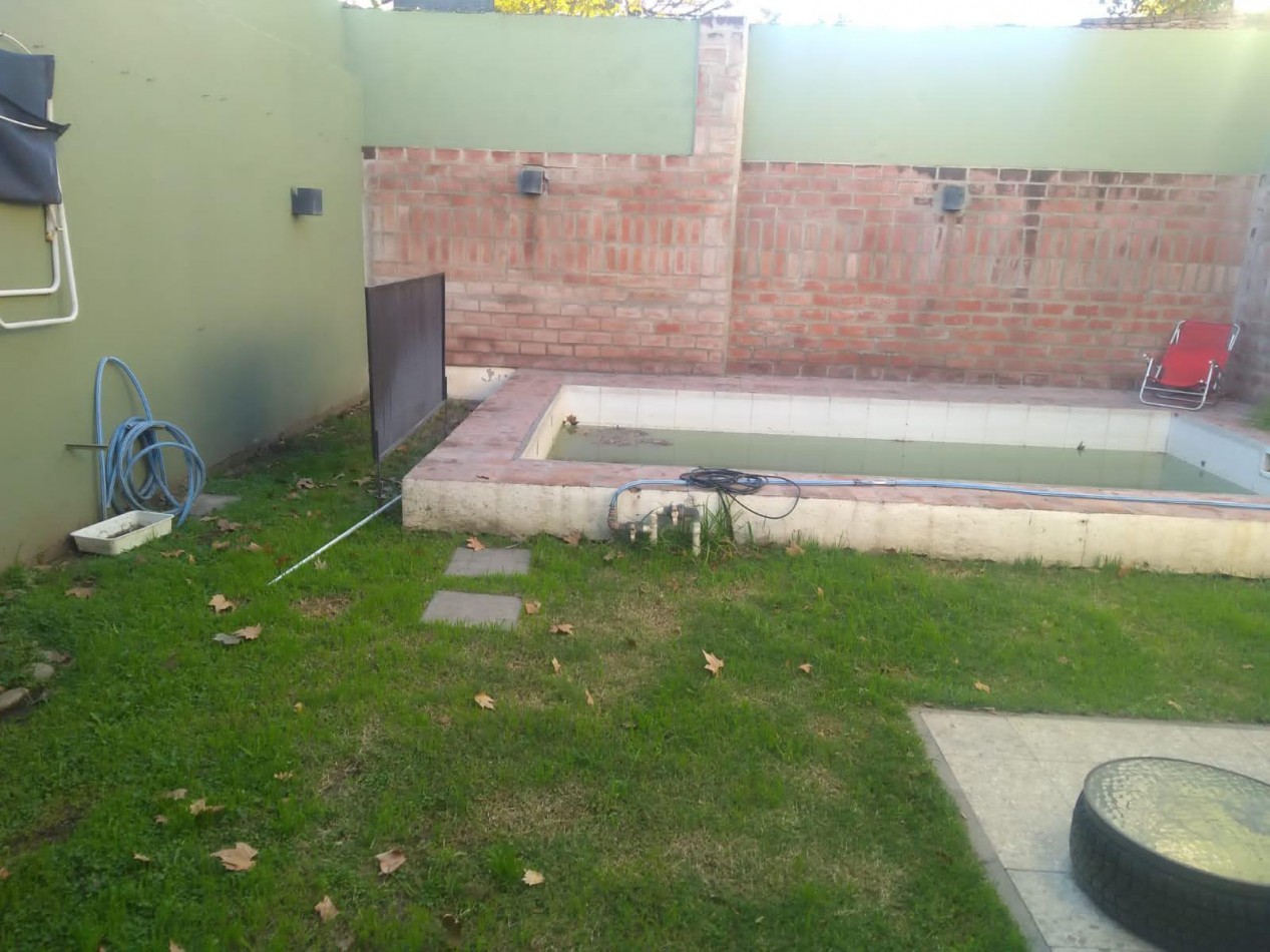 Casa 3 Dormitorios con Cochera y Piscina zona Sur
