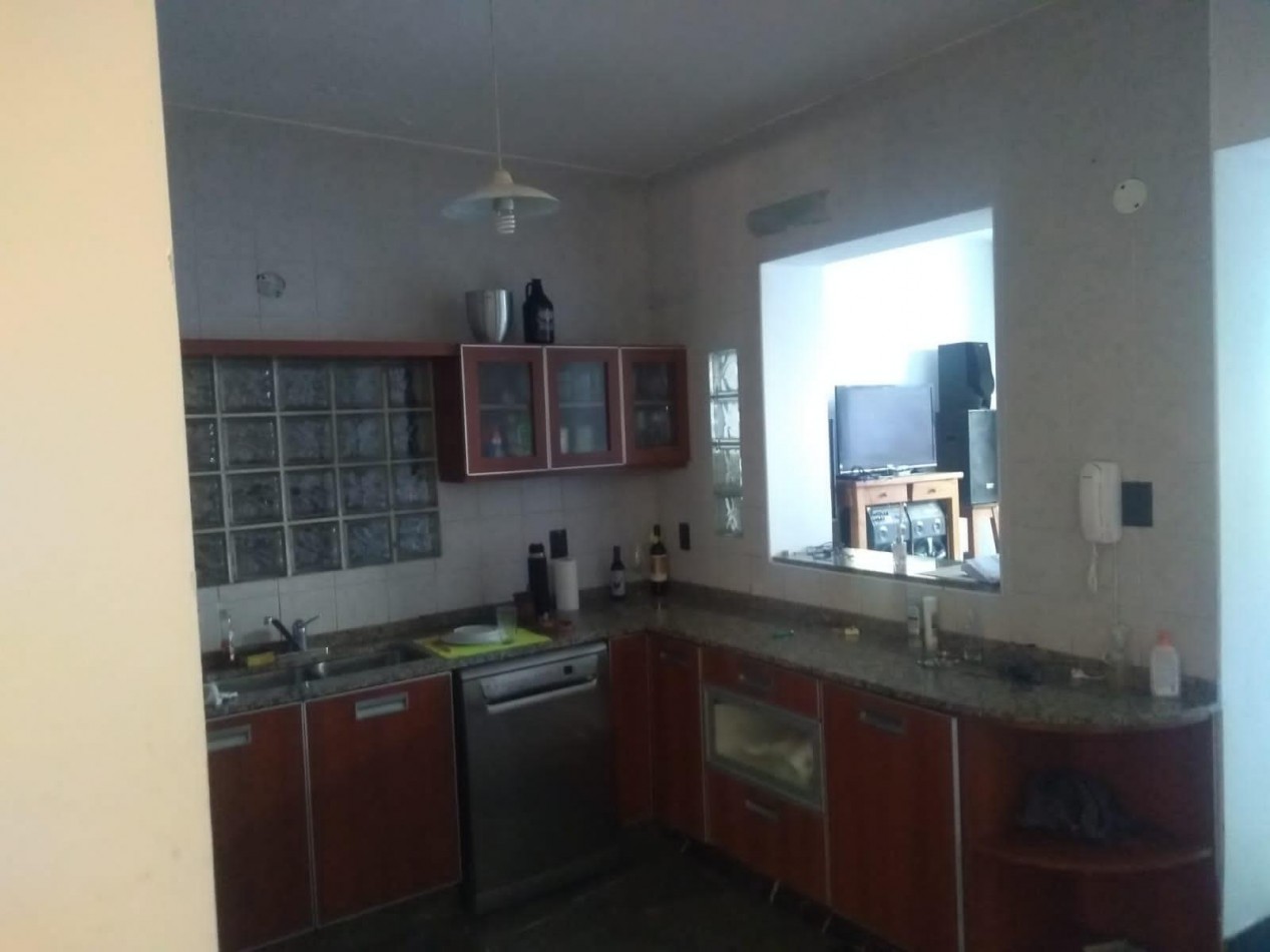 Casa 3 Dormitorios con Cochera y Piscina zona Sur