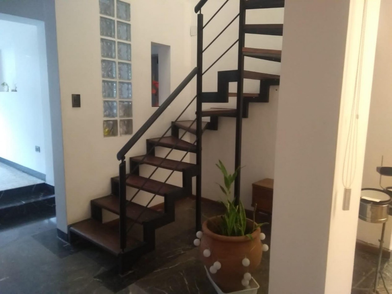 Casa 3 Dormitorios con Cochera y Piscina zona Sur