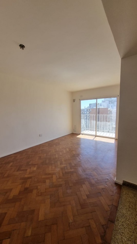 Venta Departamento 2 Dormitorios con Balcon 9 de Julio 1900