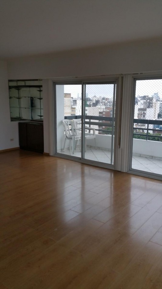 Venta Departamento 3 Dormitorios con Cochera Pellegrini 1100