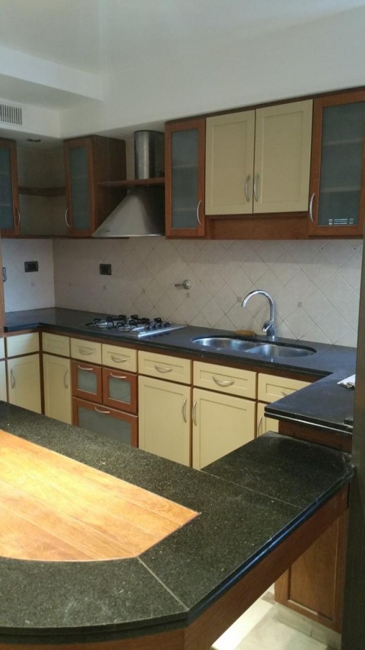 Venta Departamento 3 Dormitorios con Cochera Pellegrini 1100