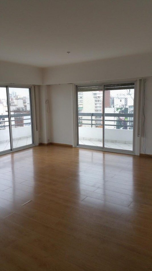 Venta Departamento 3 Dormitorios con Cochera Pellegrini 1100