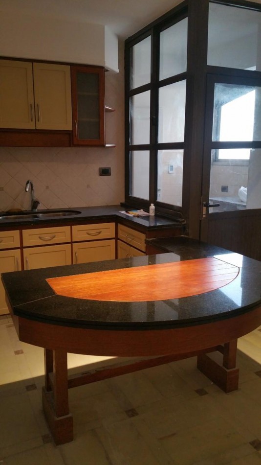 Venta Departamento 3 Dormitorios con Cochera Pellegrini 1100