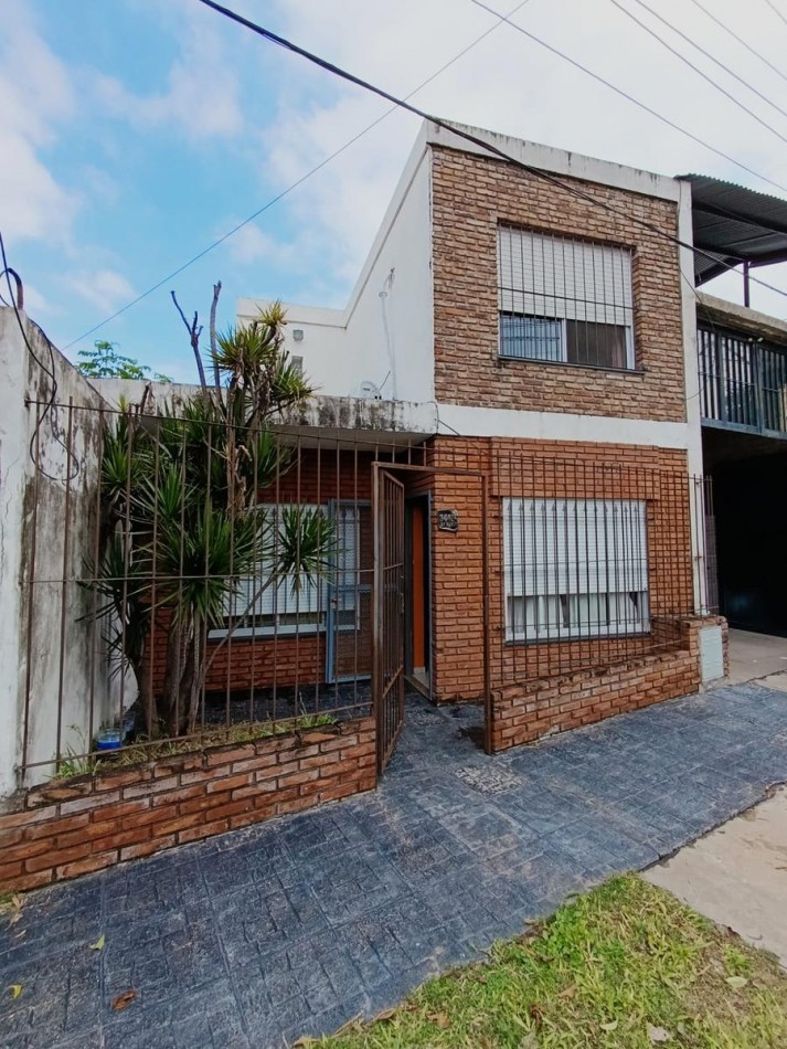 Venta Casa 3 Dormitorios con Galpon Barrio Acindar