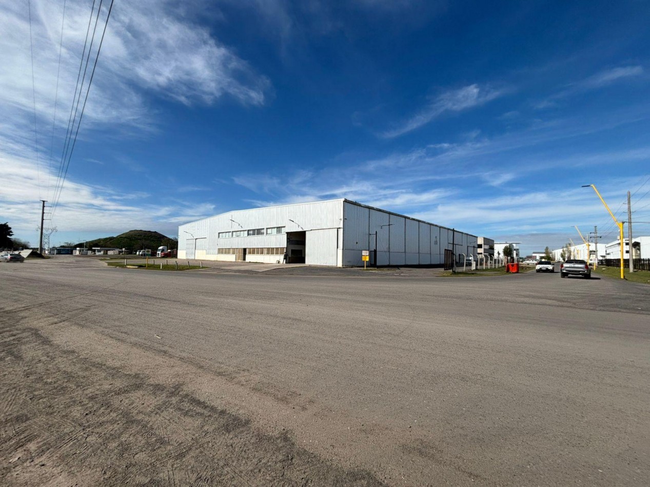 Alquiler Nave Industrial de 3800 m2 Parque Industrial Metropolitano Perez