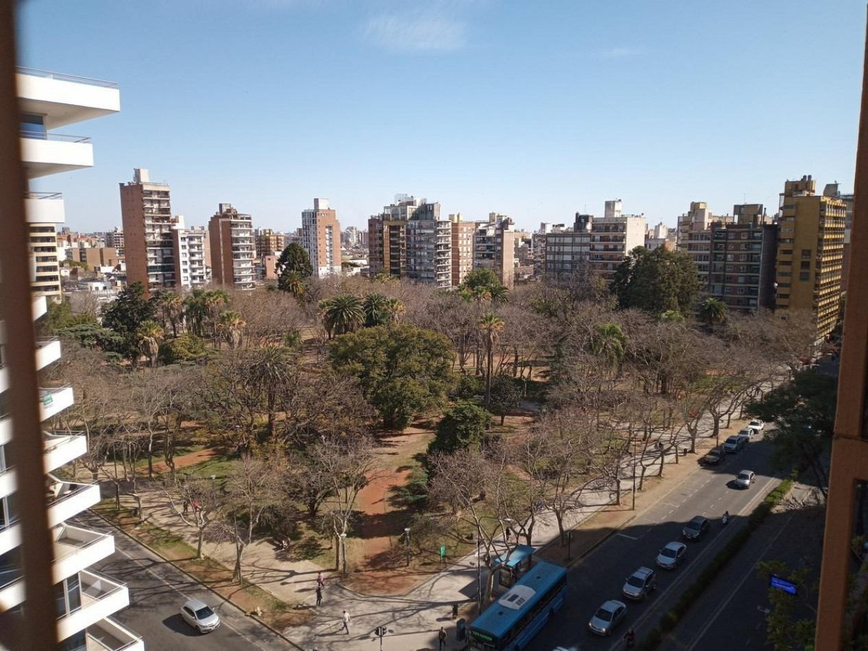 Departamento 3 Dormitorios con Amenities y Cochera sobre Av. Pellegrini