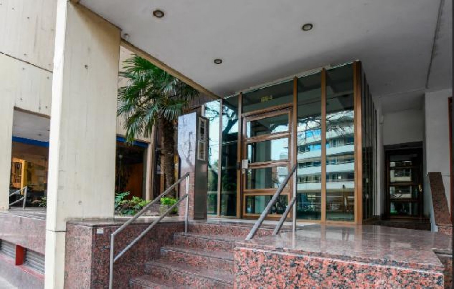 Departamento 3 Dormitorios con Amenities y Cochera sobre Av. Pellegrini